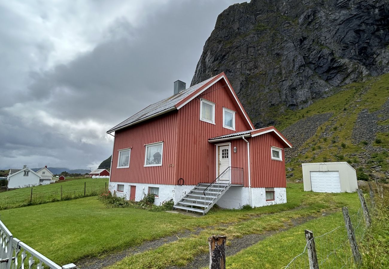 House in Vestvågøy - Midnight Sun House in Eggum, Lofoten