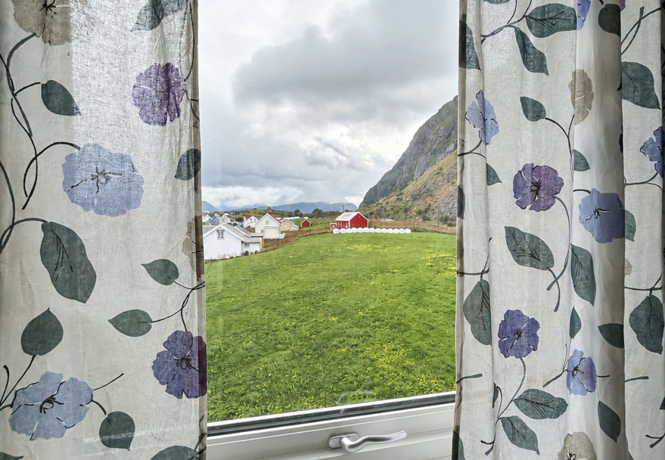 House in Vestvågøy - Midnight Sun House in Eggum, Lofoten