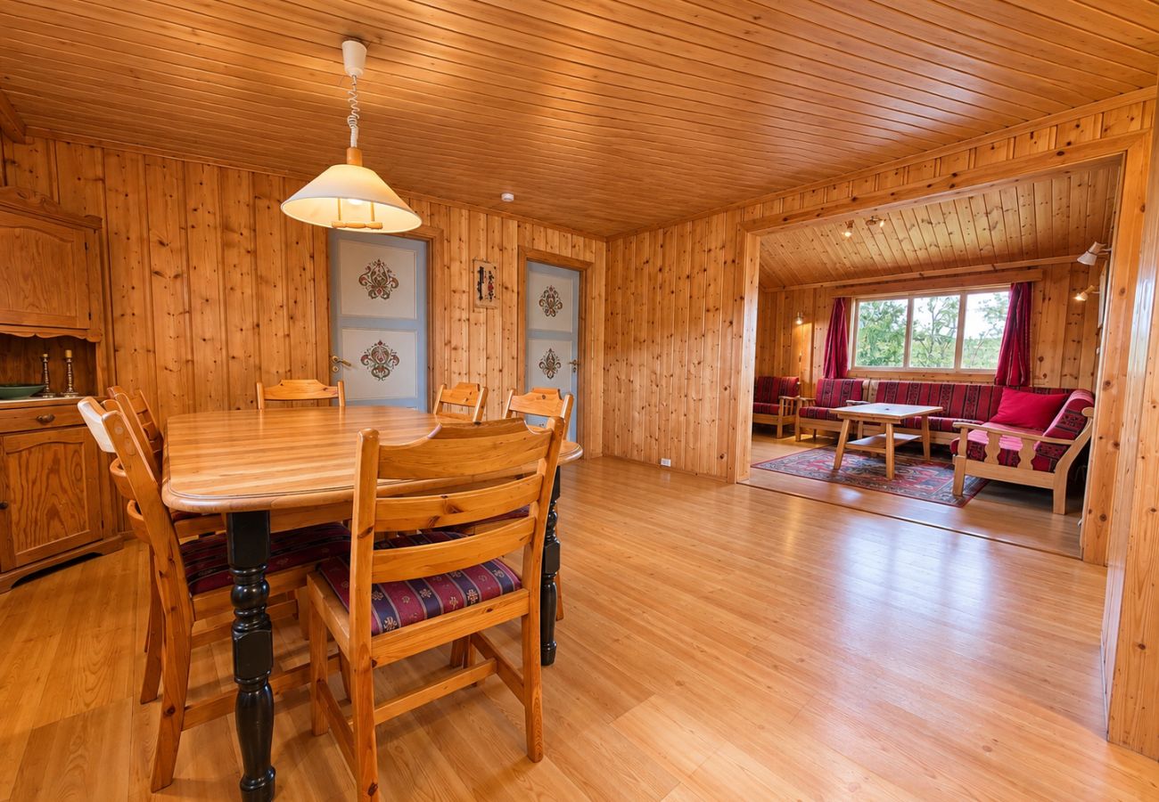 Cottage in Hol - Granbu Cabin with Ski Trails at Your Doorstep in Geilo
