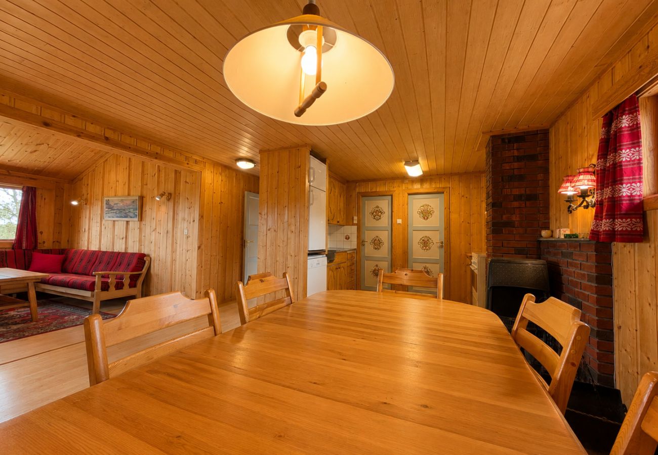 Cottage in Hol - Granbu Cabin with Ski Trails at Your Doorstep in Geilo