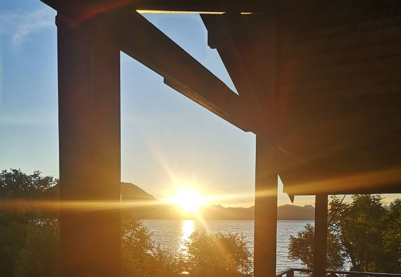 Cabin in Hadsel - Cabin by the sea in Eidsfjorden