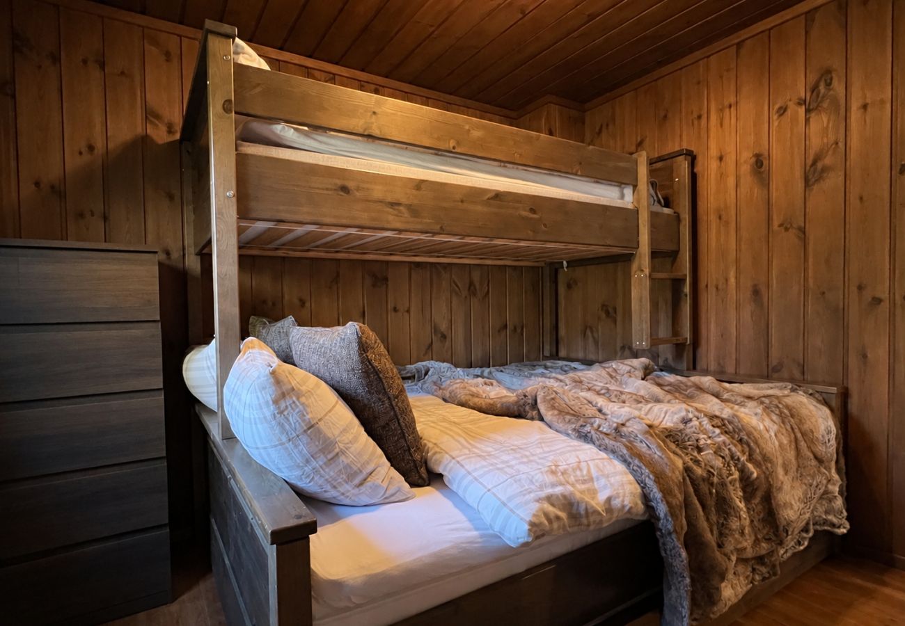 Cottage in Hol - Large family-friendly ski-in/ski-out cabin in Geilo