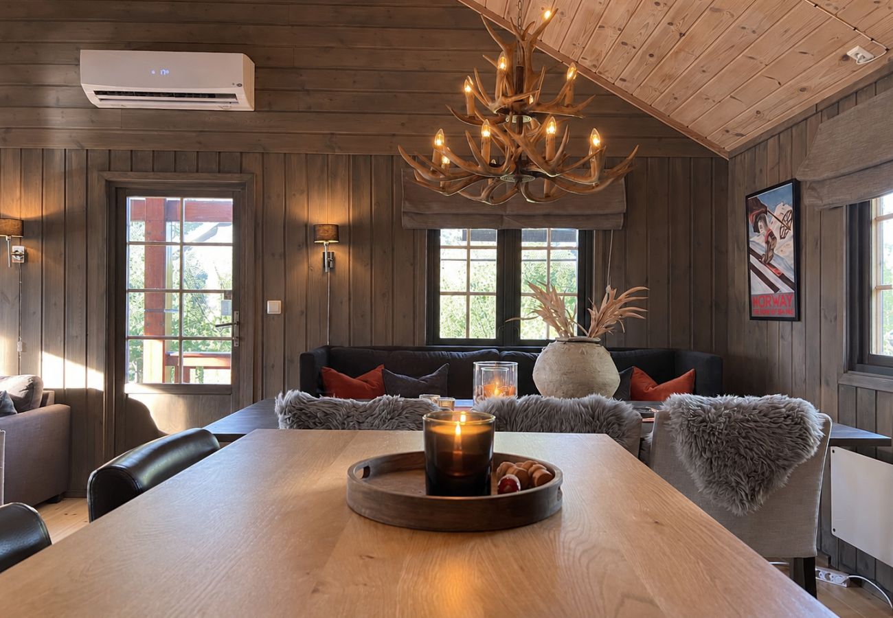 Cottage in Hol - Large family-friendly ski-in/ski-out cabin in Geilo