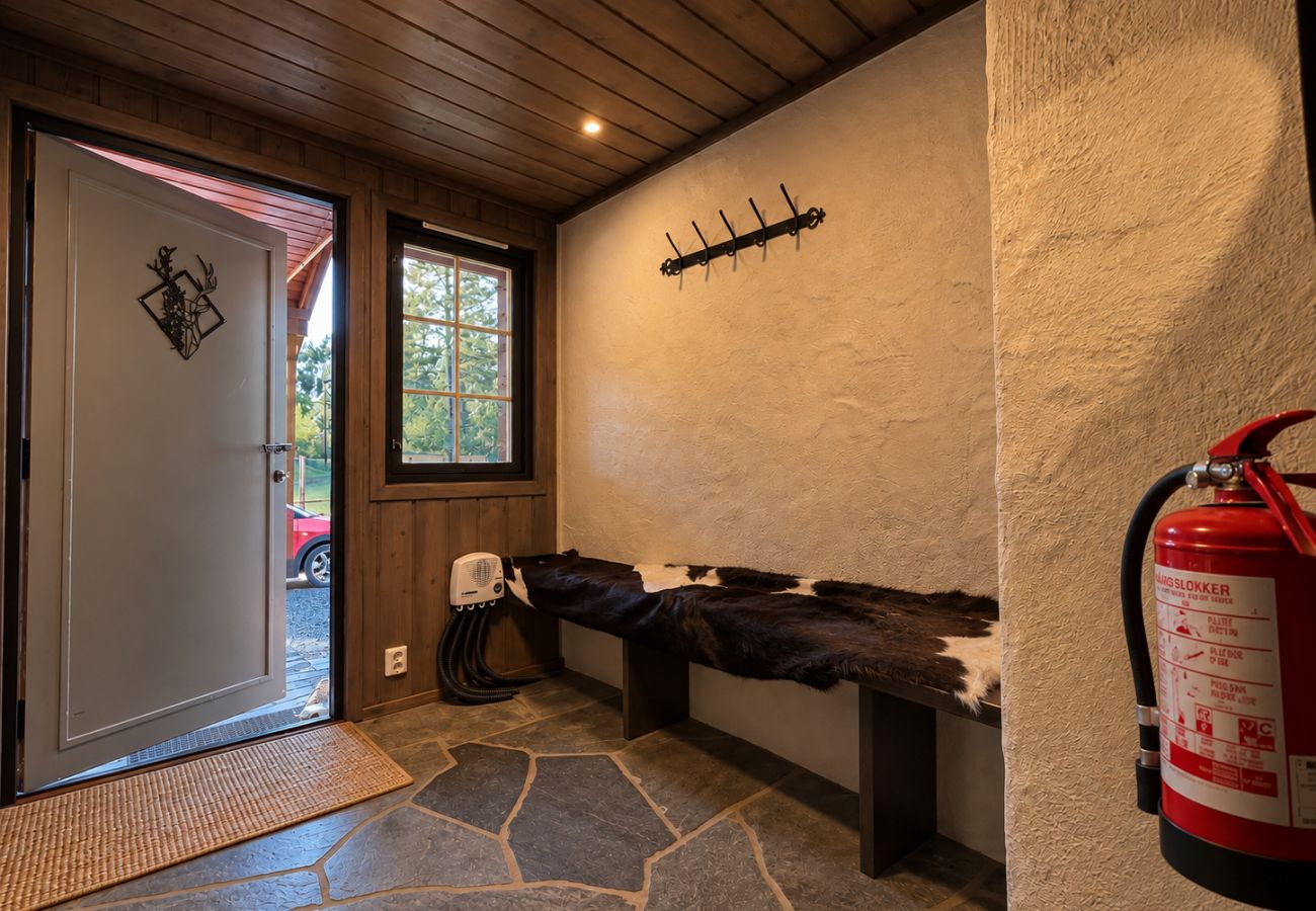 Cottage in Hol - Large family-friendly ski-in/ski-out cabin in Geilo