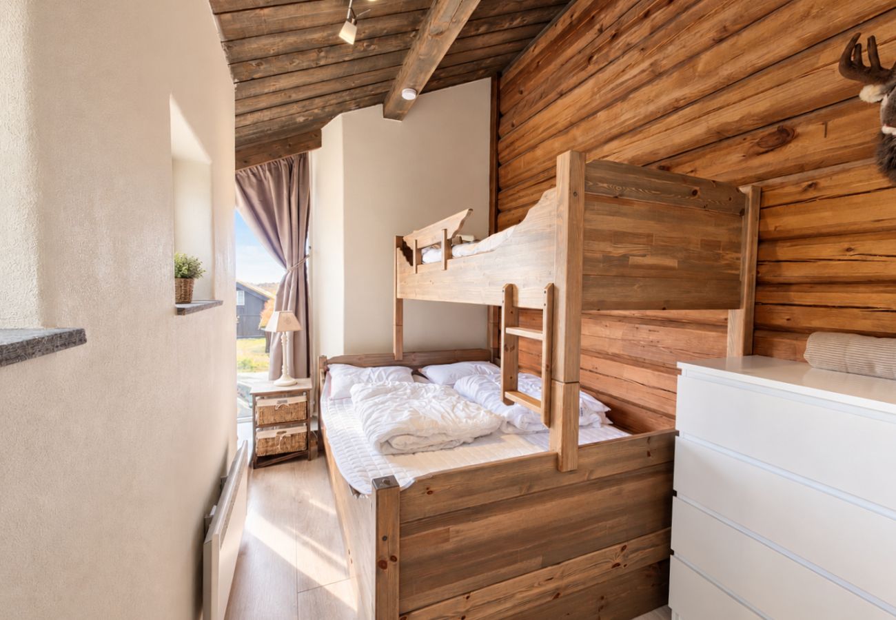 Cottage in Hol - Unique Cabin Right by the Ski Slopes in Geilo