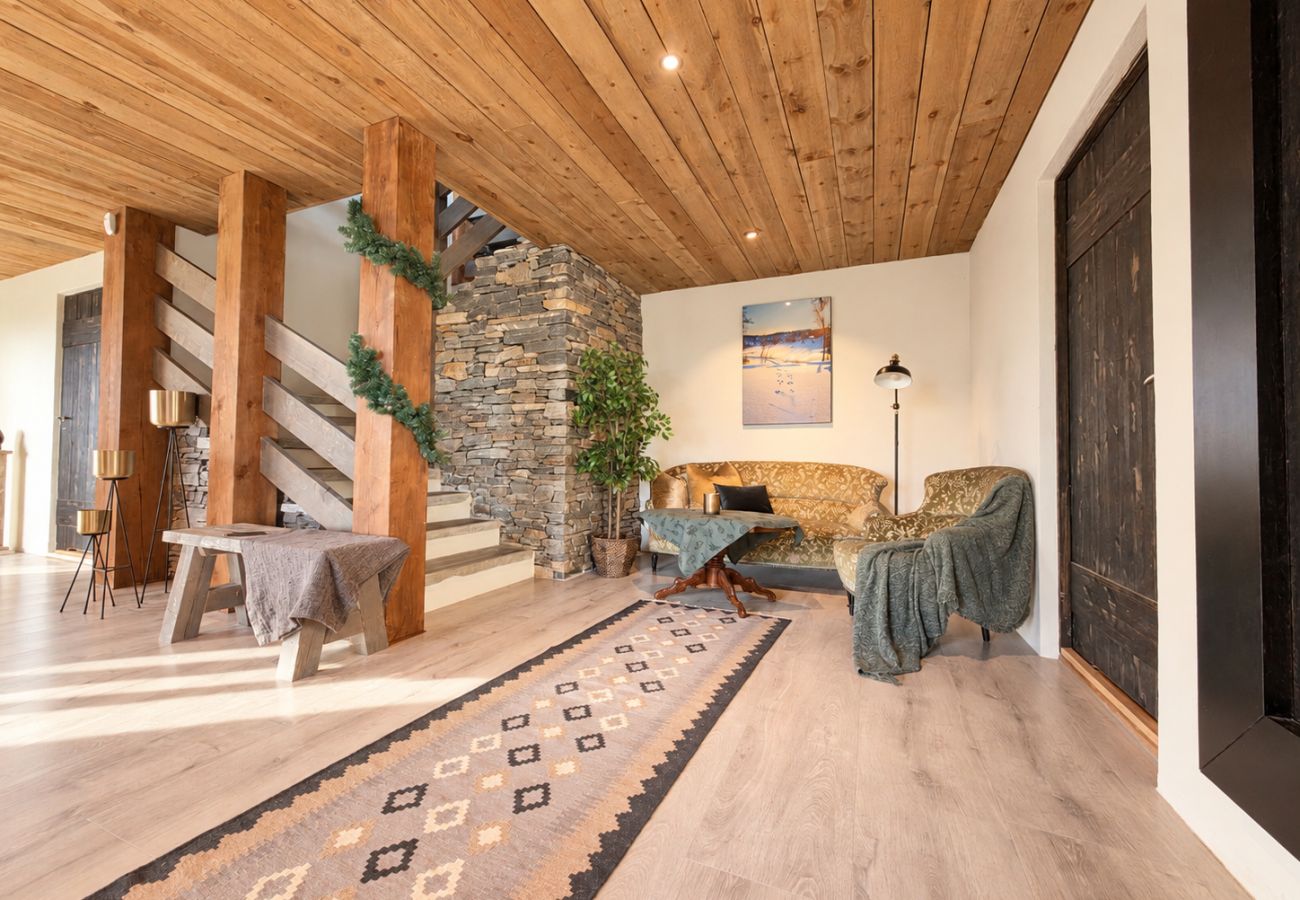 Cottage in Hol - Unique Cabin Right by the Ski Slopes in Geilo