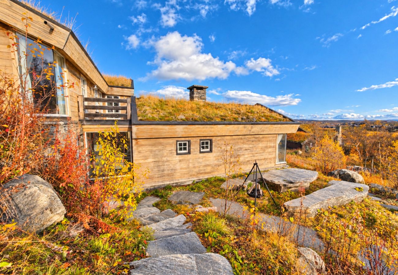Cottage in Hol - Unique Cabin Right by the Ski Slopes in Geilo