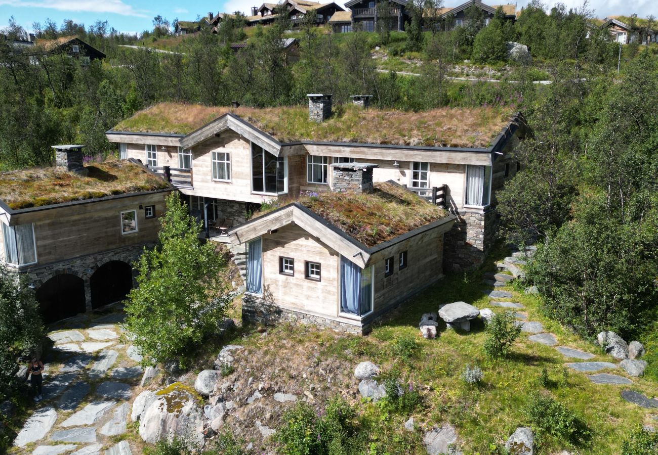 Cottage in Hol - Unique Cabin Right by the Ski Slopes in Geilo