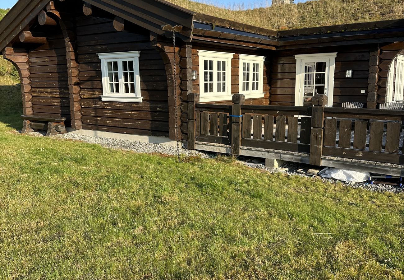Hytte i Gol - Sjarmerende laftet hytte med 3 soverom på Golsfjellet