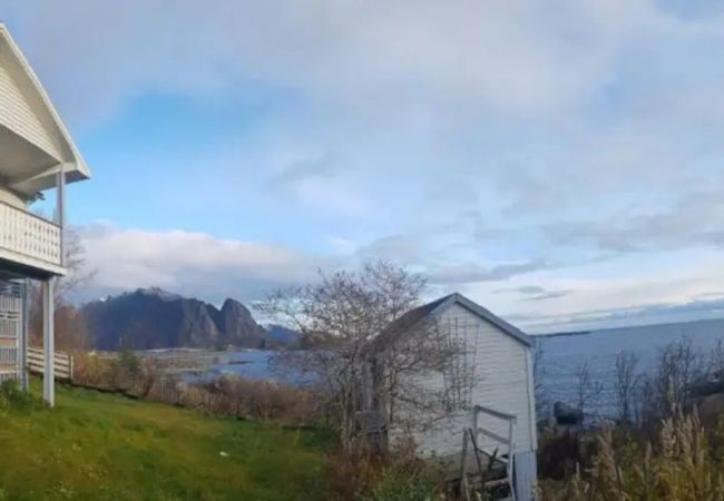 Hus i Moskenes - House by the sea Reine, Lofoten Hus i Moskenes - House by the sea Reine, Lofoten