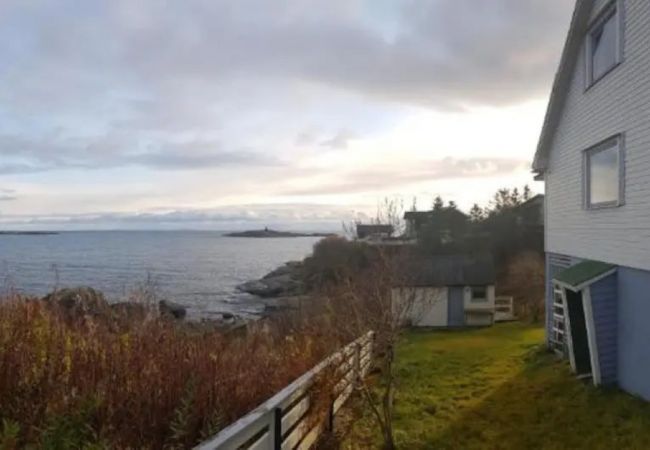 Hus i Moskenes - House by the sea Reine, Lofoten Hus i Moskenes - House by the sea Reine, Lofoten