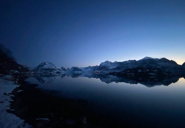 Hytte i Flakstad - Minkfarmen: Spacious seaside cabin w/scenic view Hytte i Flakstad - Minkfarmen: Spacious seaside cabin w/scenic view