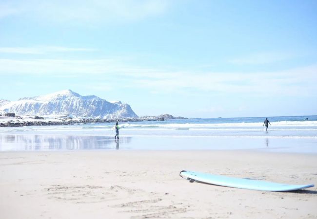 Hytte i Flakstad - Minkfarmen: Spacious seaside cabin w/scenic view Hytte i Flakstad - Minkfarmen: Spacious seaside cabin w/scenic view