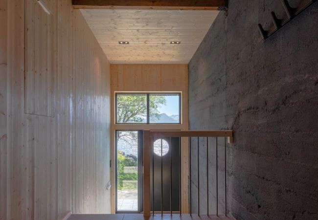 Hytte i Flakstad - Minkfarmen: Spacious seaside cabin w/scenic view Hytte i Flakstad - Minkfarmen: Spacious seaside cabin w/scenic view