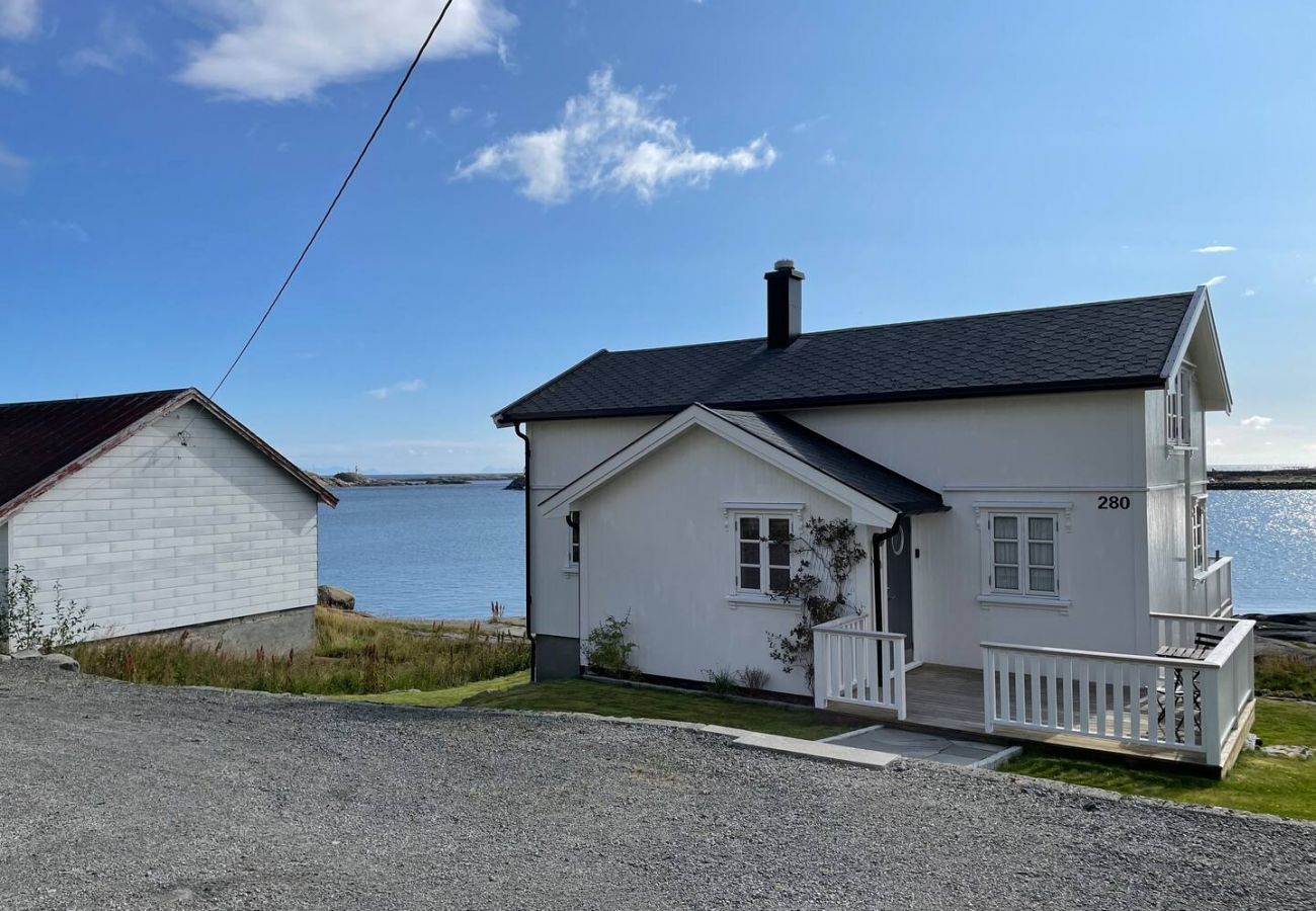 Hytte i Moskenes - Nordlandshus ved havet på Reine, Lofoten