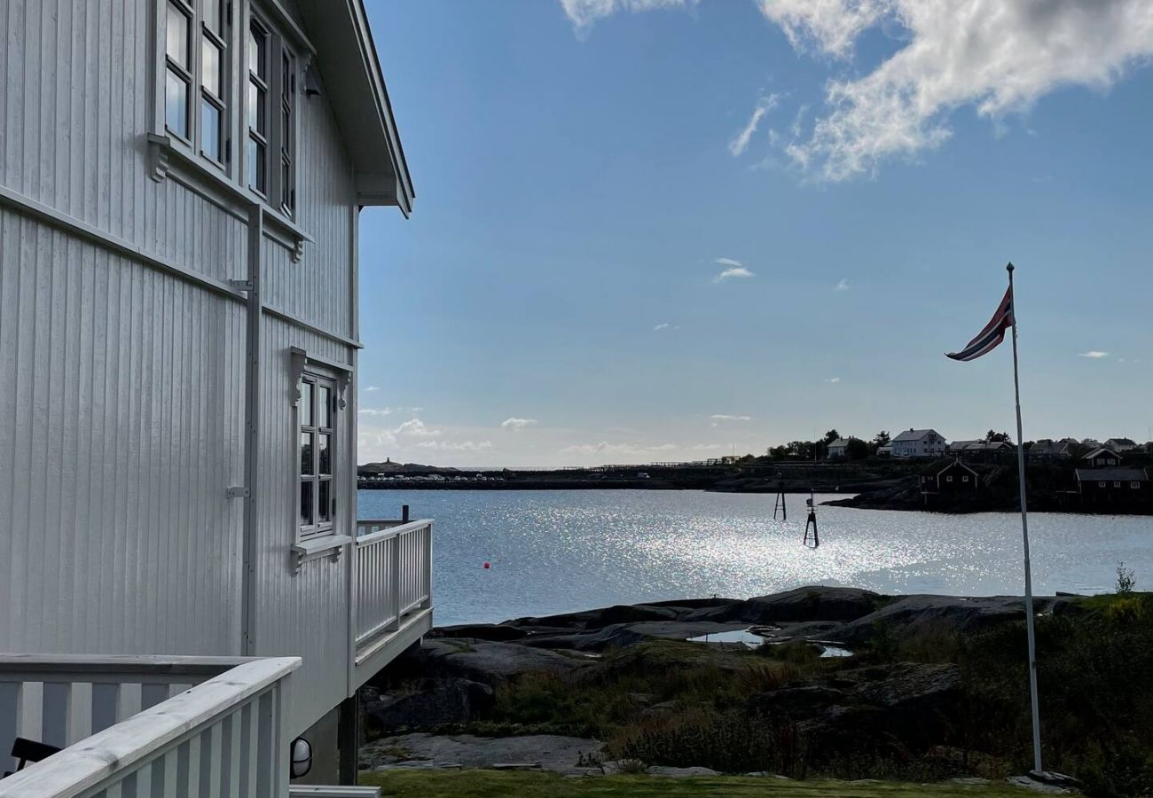 Hytte i Moskenes - Nordlandshus ved havet på Reine, Lofoten