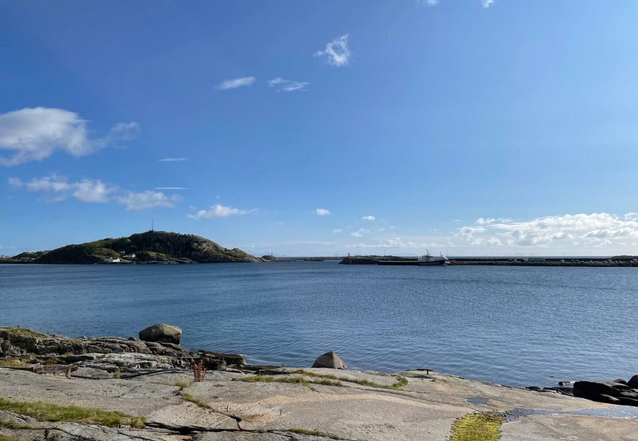 Hytte i Moskenes - Nordlandshus ved havet på Reine, Lofoten