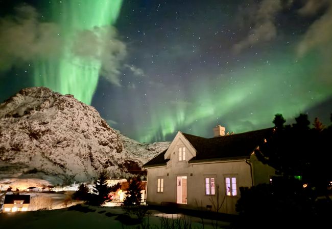 Hus i Moskenes - Historisk Nordlandshus fra 1880 – Panoramautsikt