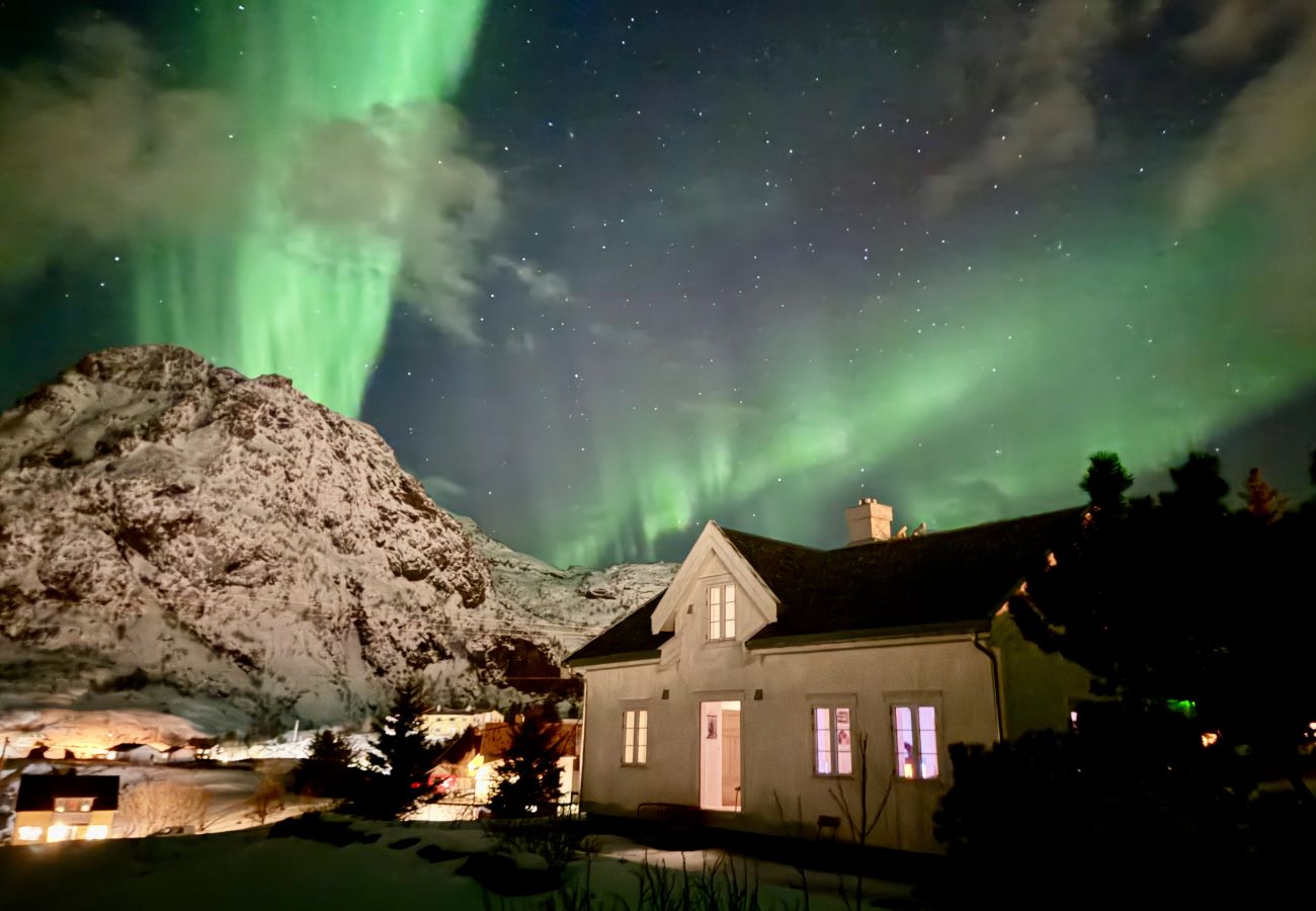 Hus i Moskenes - Historisk Nordlandshus fra 1880 – Panoramautsikt