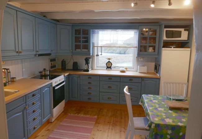 Hus i Flakstad - Seafront Holiday Home close to Reine, Lofoten Hus i Flakstad - Seafront Holiday Home close to Reine, Lofoten
