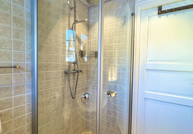 Hus i Hol - Sentralt plassert hytte til leie på Geilo – Perfekt for alle årstider! Hus i Hol - Sentralt plassert hytte til leie på Geilo – Perfekt for alle årstider!