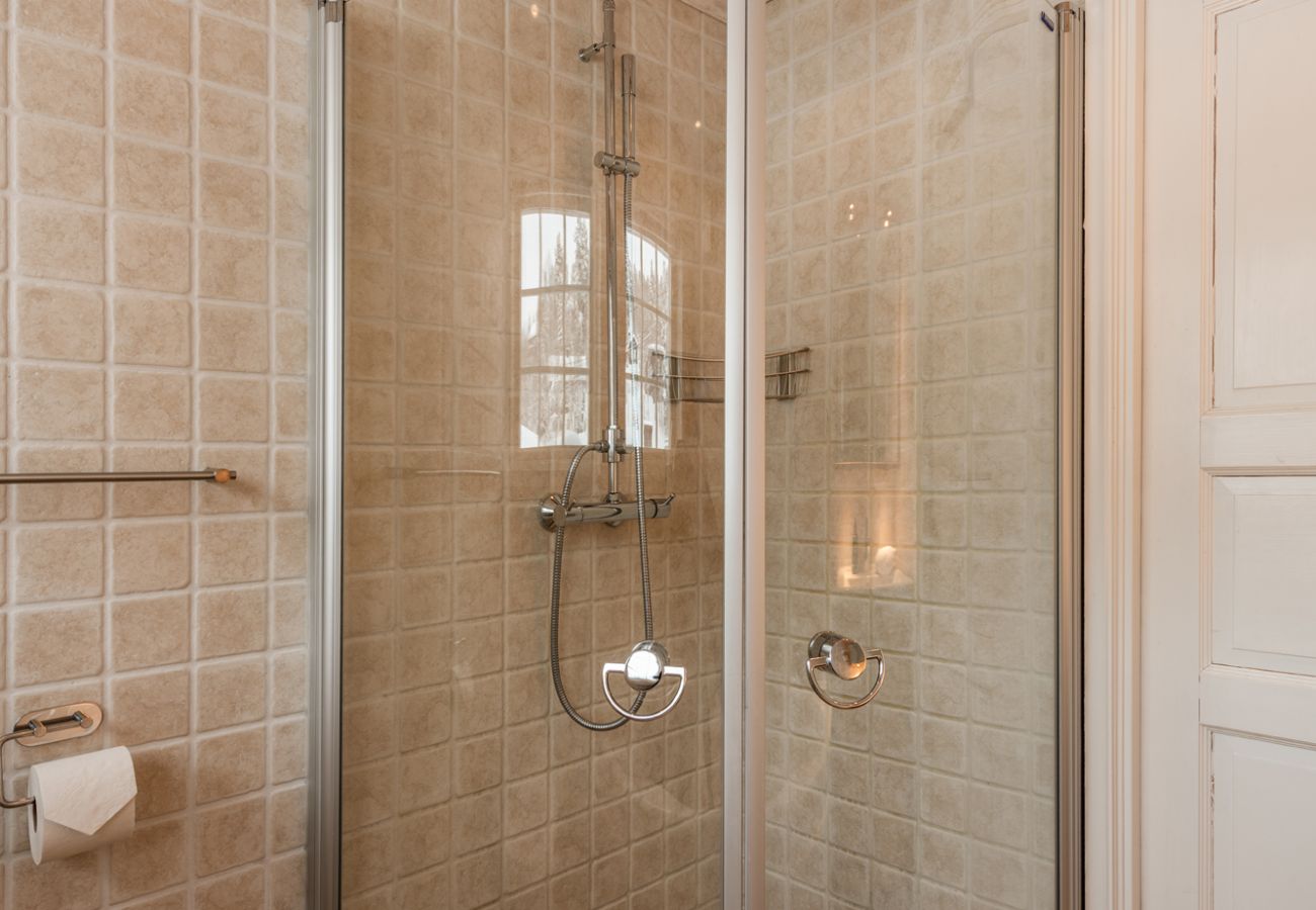 Hus i Hol - Sentralt plassert hytte til leie på Geilo – Perfekt for alle årstider!