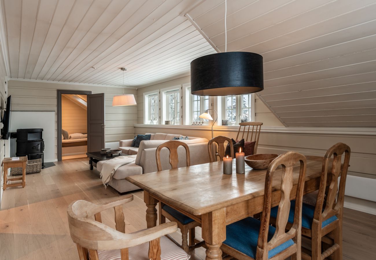 Hus i Hol - Sentralt plassert hytte til leie på Geilo – Perfekt for alle årstider!