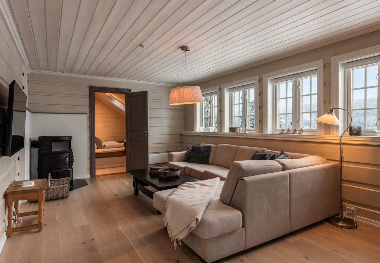 Hus i Hol - Sentralt plassert hytte til leie på Geilo – Perfekt for alle årstider!