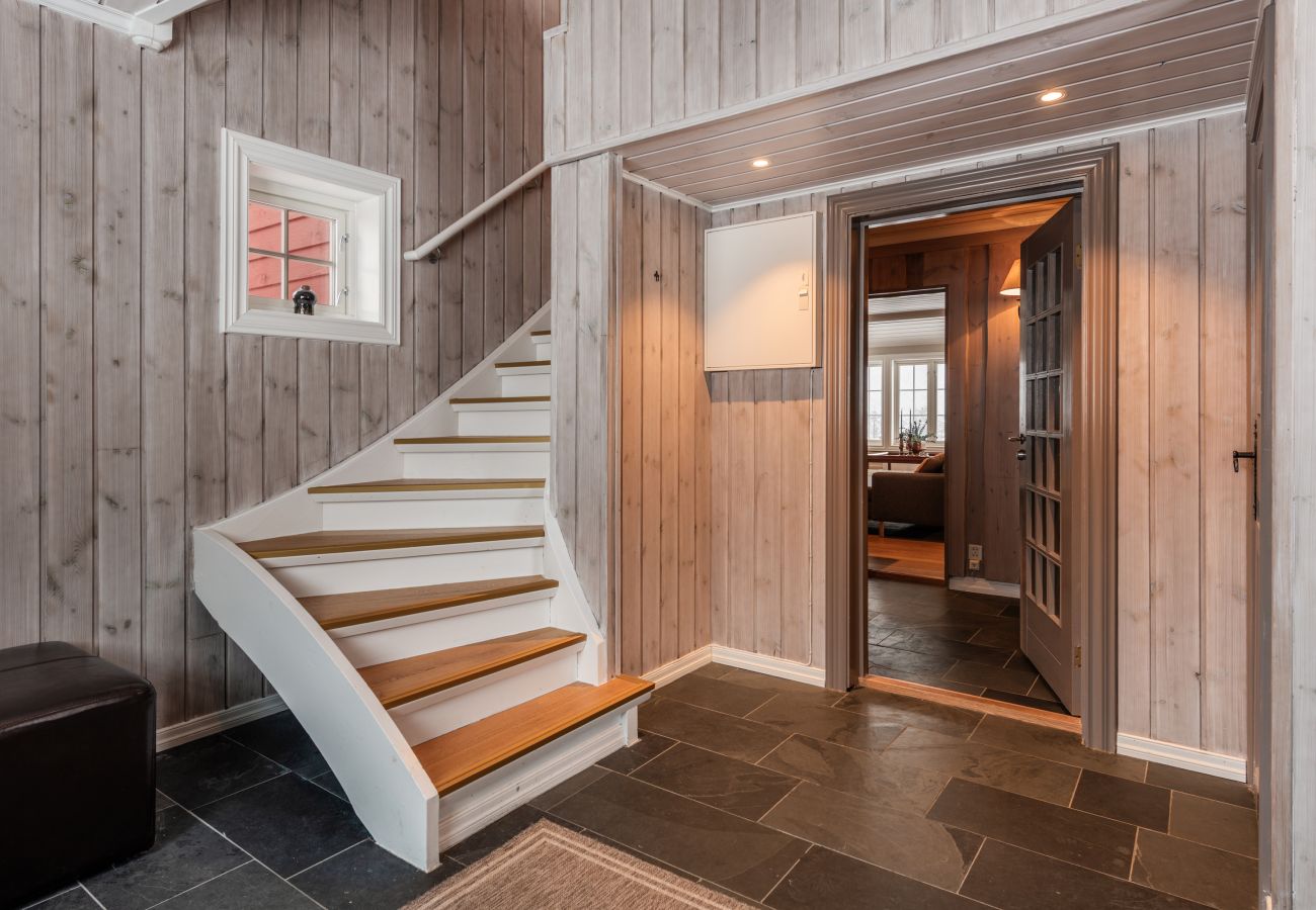 Hus i Hol - Sentralt plassert hytte til leie på Geilo – Perfekt for alle årstider!