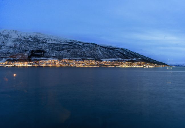 Leilighet i Tromsø - Premium Waterfront Apartment with Stunning View Leilighet i Tromsø - Premium Waterfront Apartment with Stunning View
