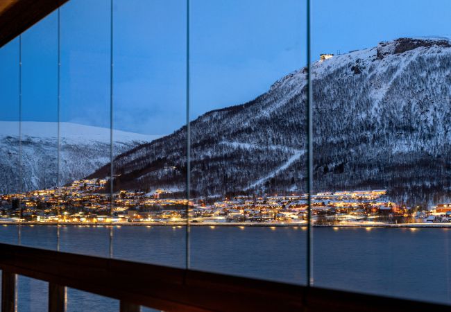 Leilighet i Tromsø - Premium Waterfront Apartment with Stunning View Leilighet i Tromsø - Premium Waterfront Apartment with Stunning View