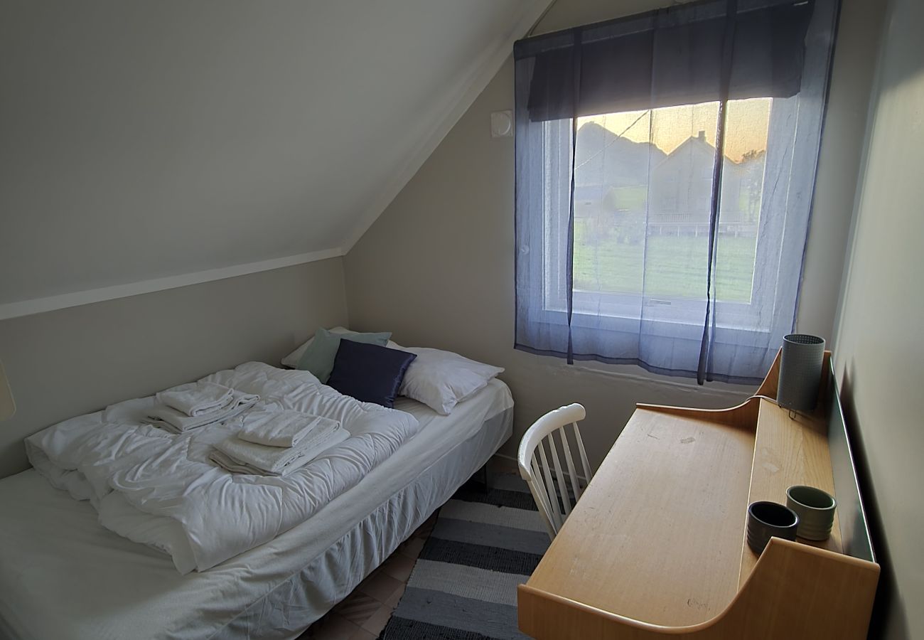 Hytte i Vestvågøy - Feriehus ved sjøen, Lofoten