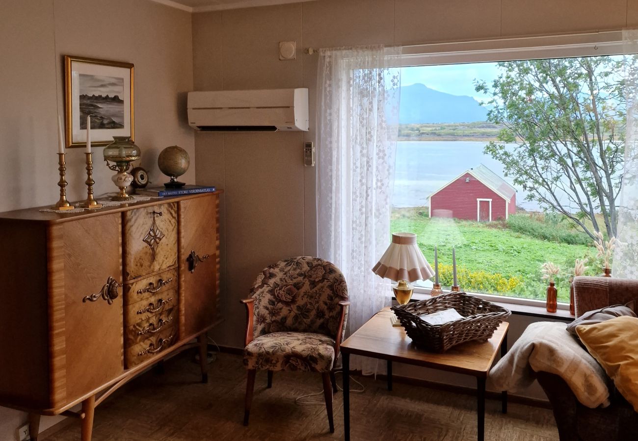 Hytte i Vestvågøy - Feriehus ved sjøen, Lofoten