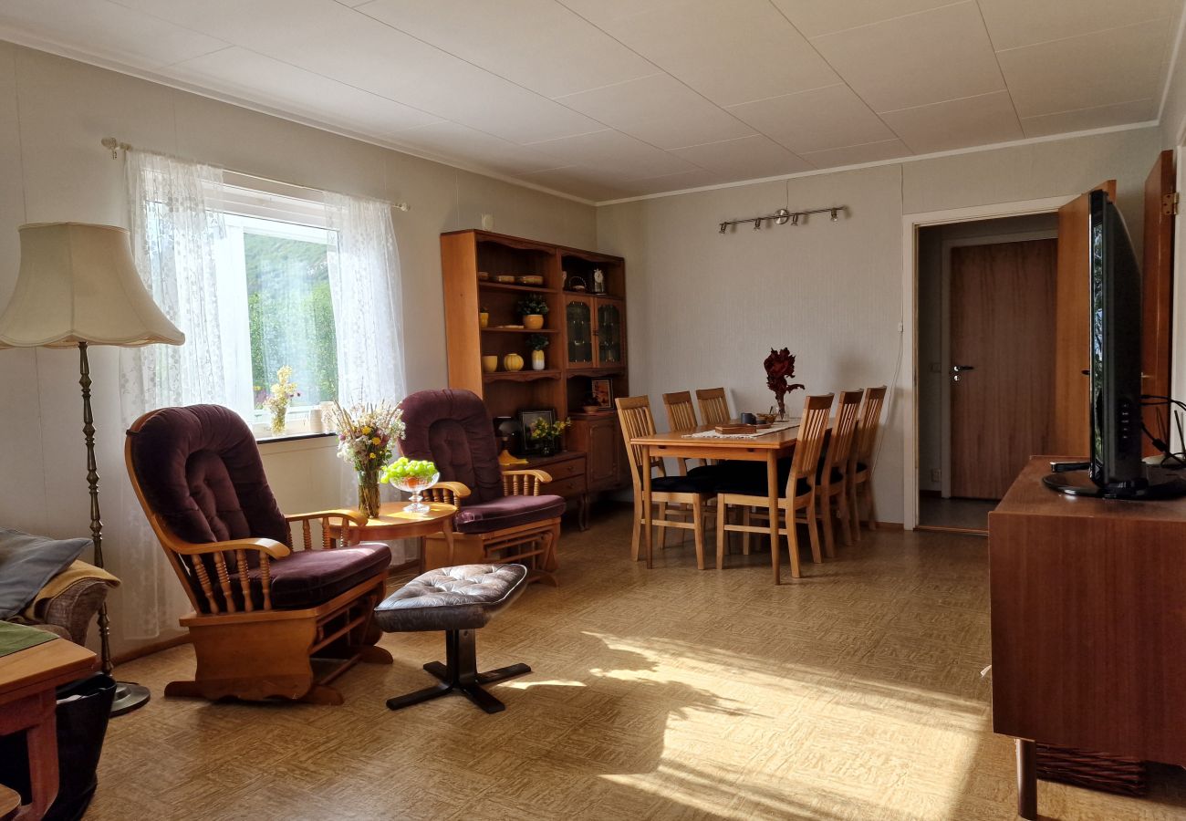 Hytte i Vestvågøy - Feriehus ved sjøen, Lofoten