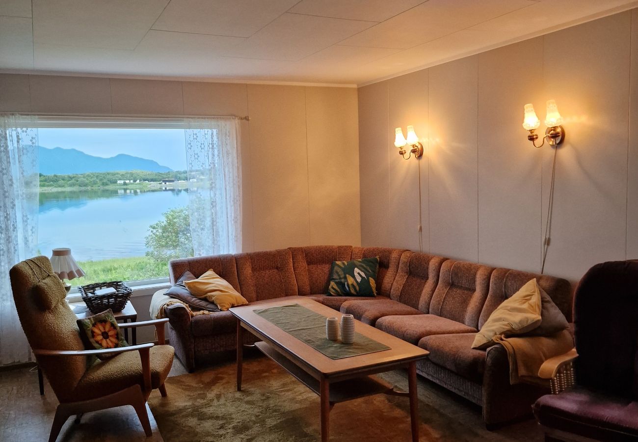 Hytte i Vestvågøy - Feriehus ved sjøen, Lofoten