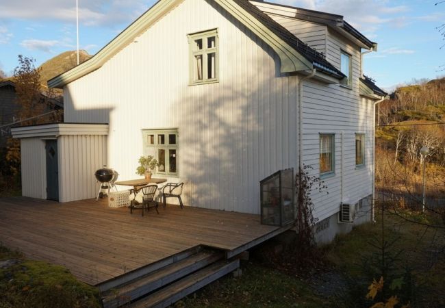 Hus i Vågan - Koselig hus ved Kabelvågmarken.