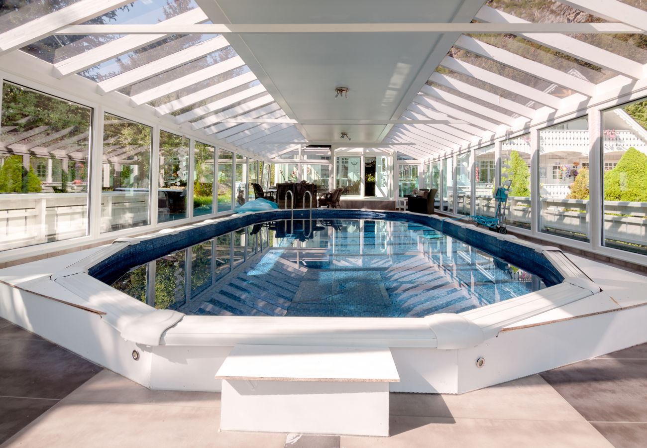 Villa i Vestvågøy - Secluded house in Lofoten-Private swimming pool!