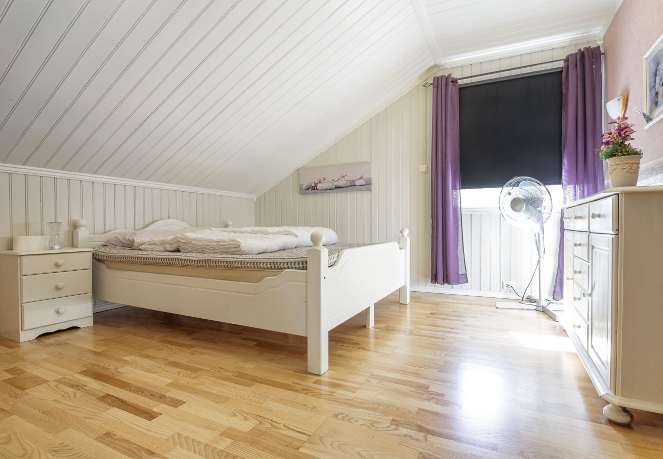 Villa i Vestvågøy - Secluded house in Lofoten-Private swimming pool!