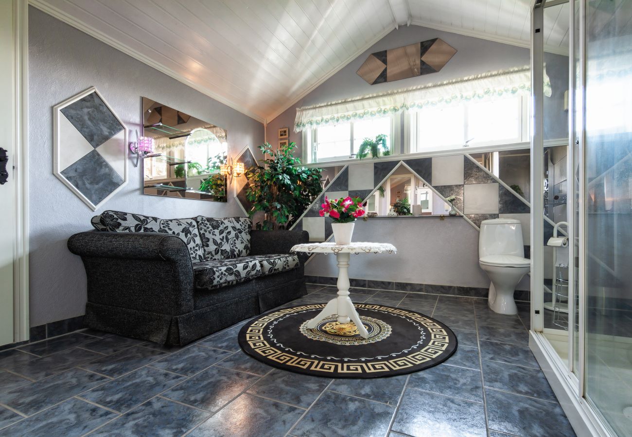 Villa i Vestvågøy - Secluded house in Lofoten-Private swimming pool!
