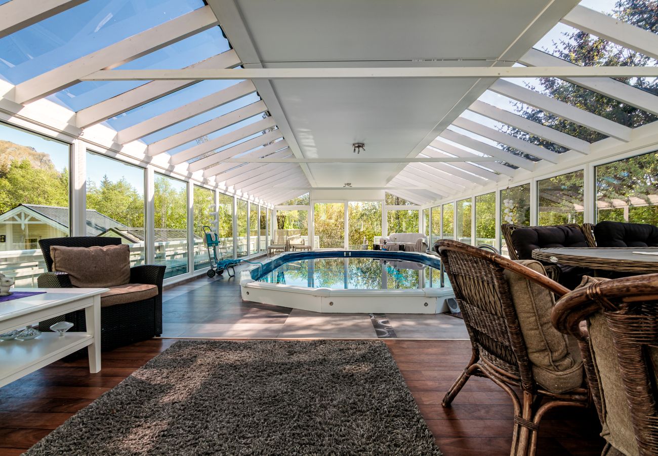 Villa i Vestvågøy - Secluded house in Lofoten-Private swimming pool!