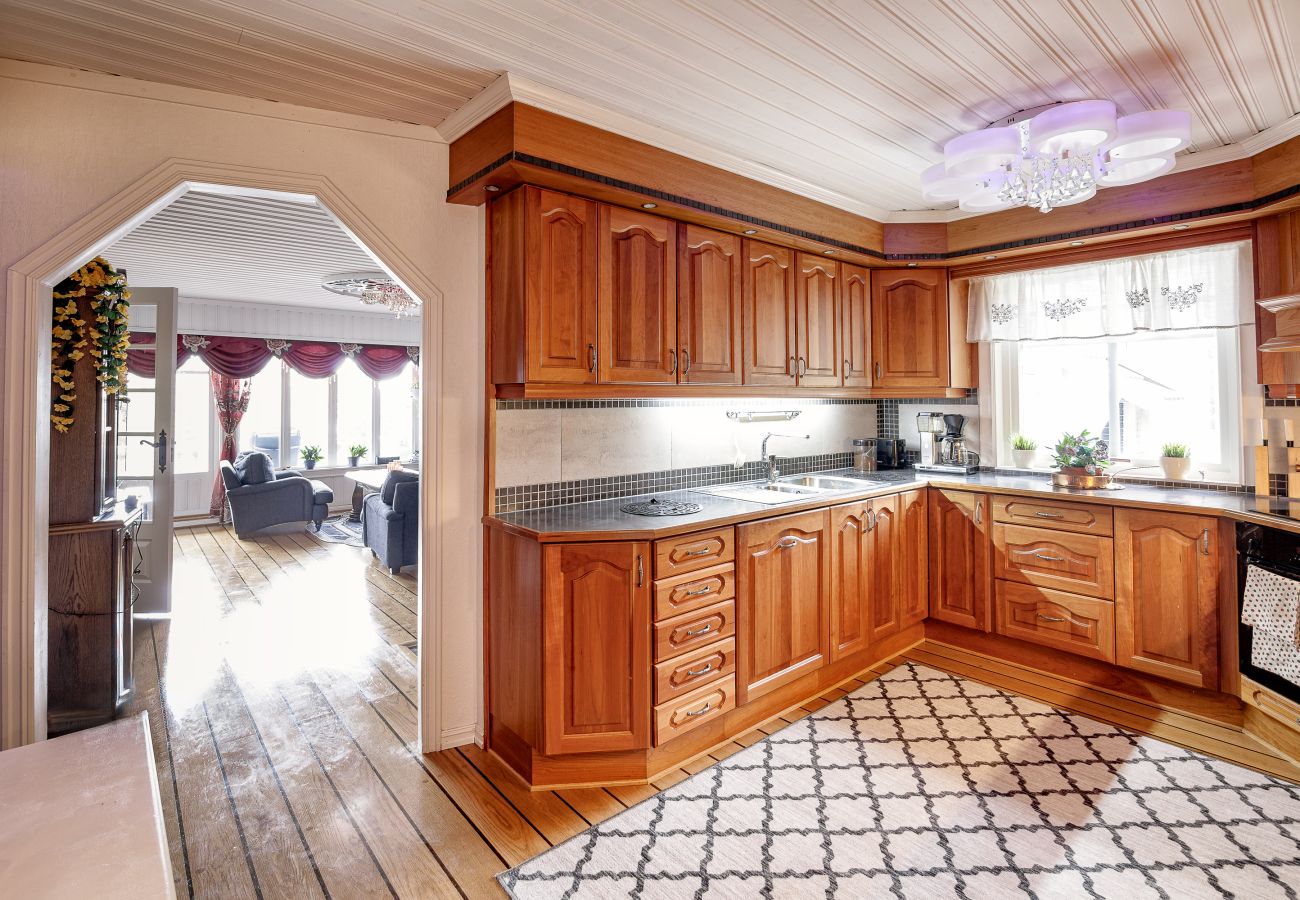 Villa i Vestvågøy - Secluded house in Lofoten-Private swimming pool!