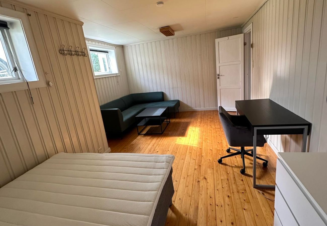 Rom i Vestvågøy - Room 3 with shared amenities, central in Leknes