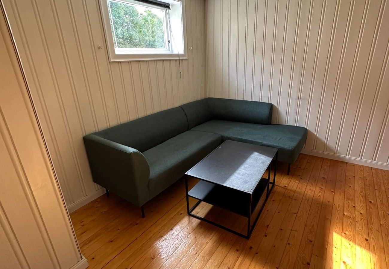 Rom i Vestvågøy - Room 3 with shared amenities, central in Leknes