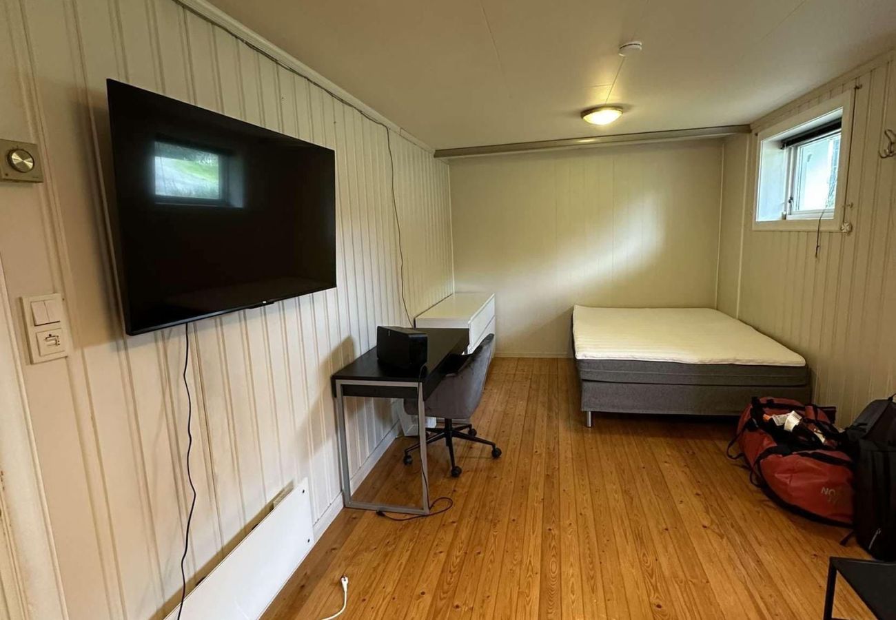 Rom i Vestvågøy - Room 3 with shared amenities, central in Leknes