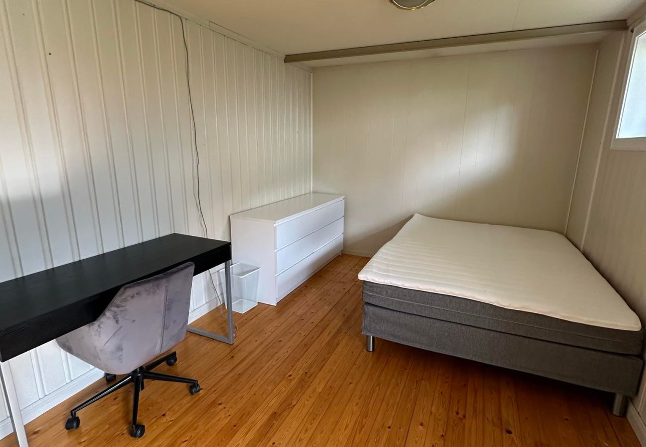 Rom i Vestvågøy - Room 3 with shared amenities, central in Leknes