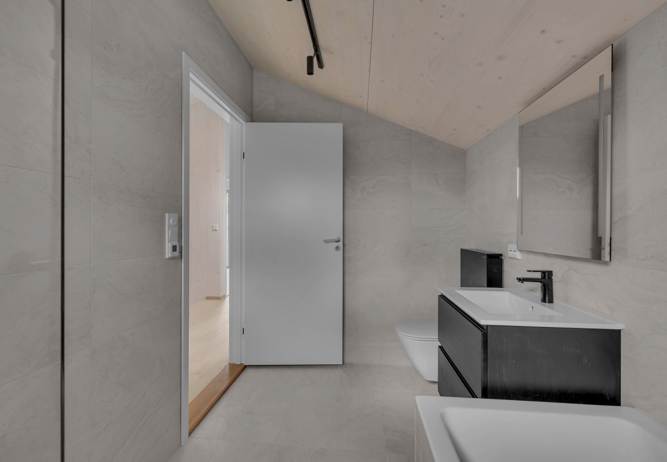 Hus i Tromsø - Pinewood Urban Blue Lodge
