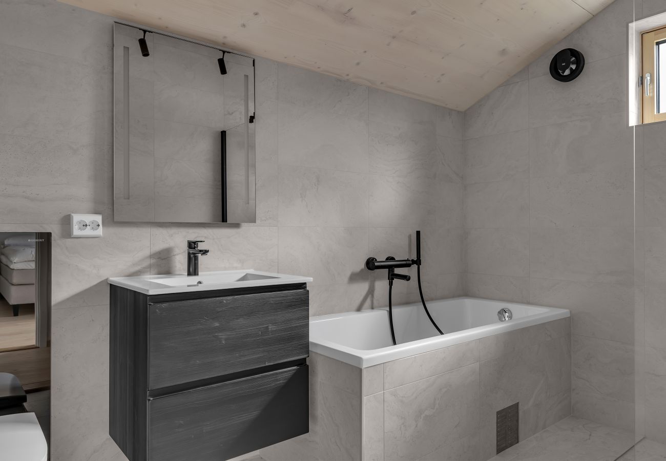 Hus i Tromsø - Pinewood Urban Blue Lodge