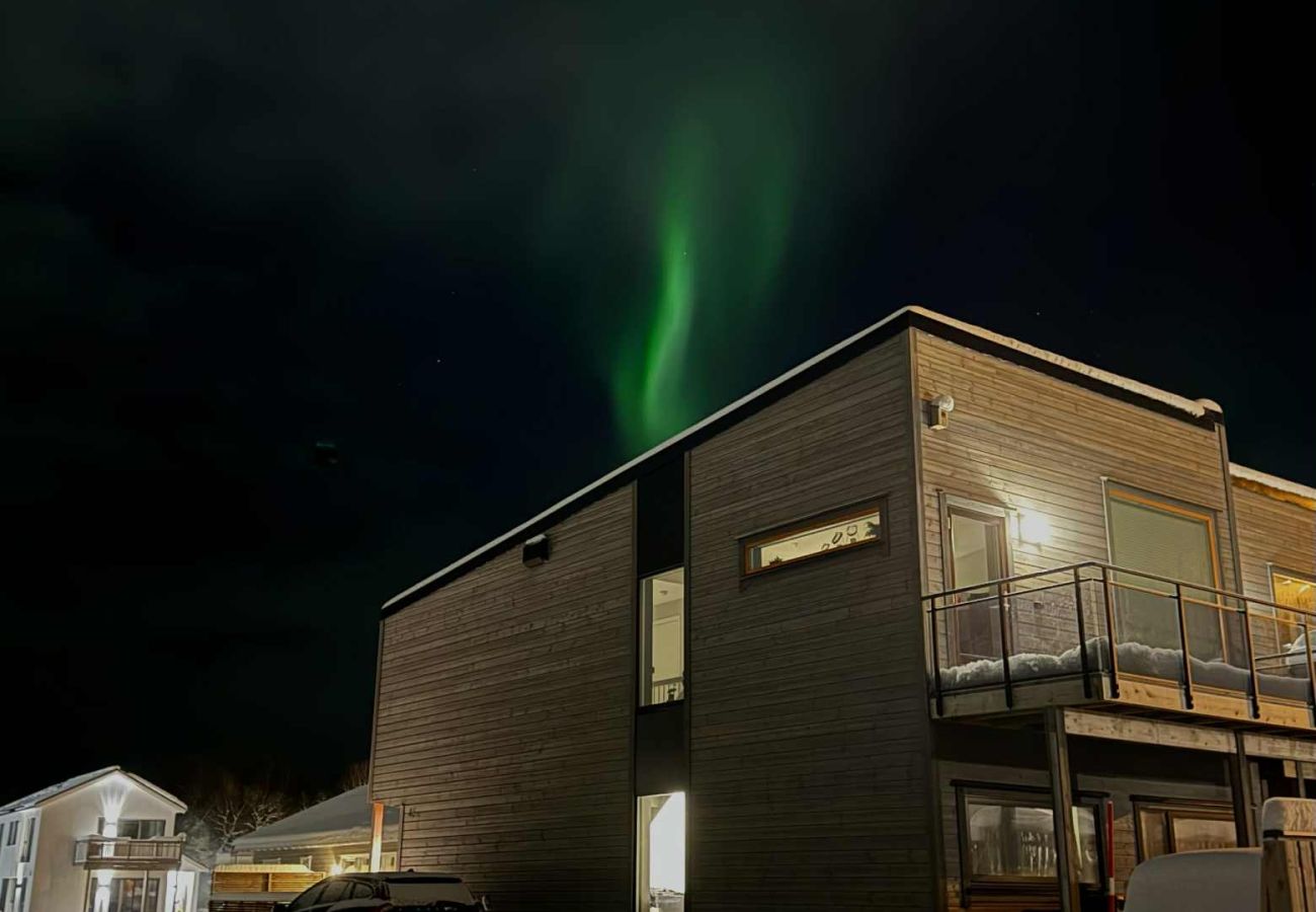 Hus i Leknes - Modern townhouse in Lofoten