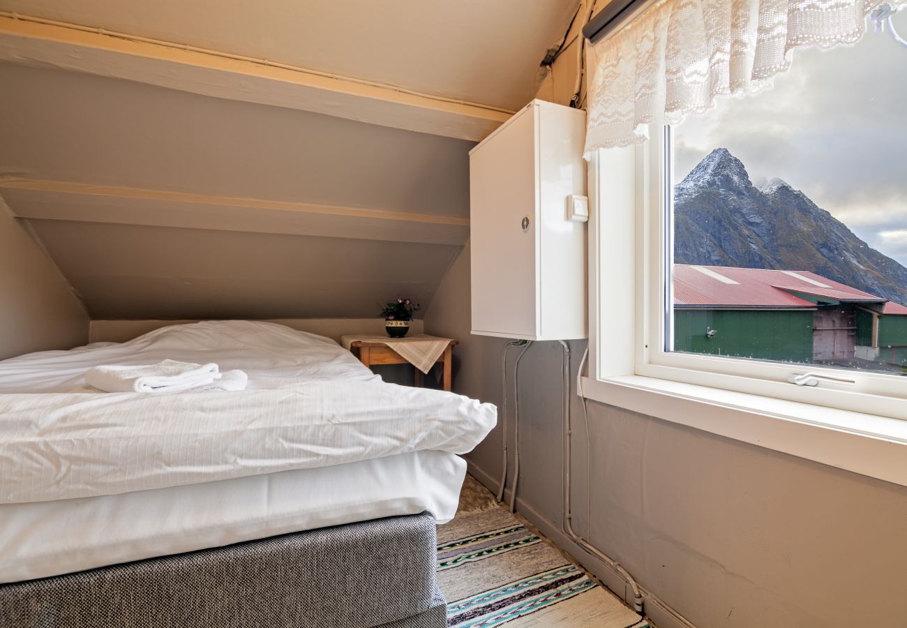 Hus i Vestvågøy - Heimly, cosy house in a fjord