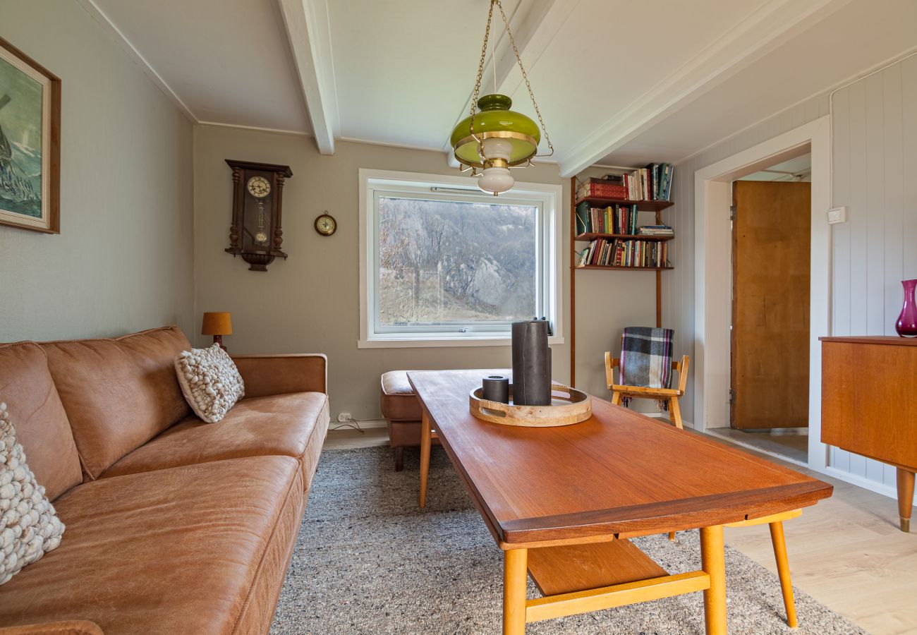 Hus i Vestvågøy - Heimly, cosy house in a fjord